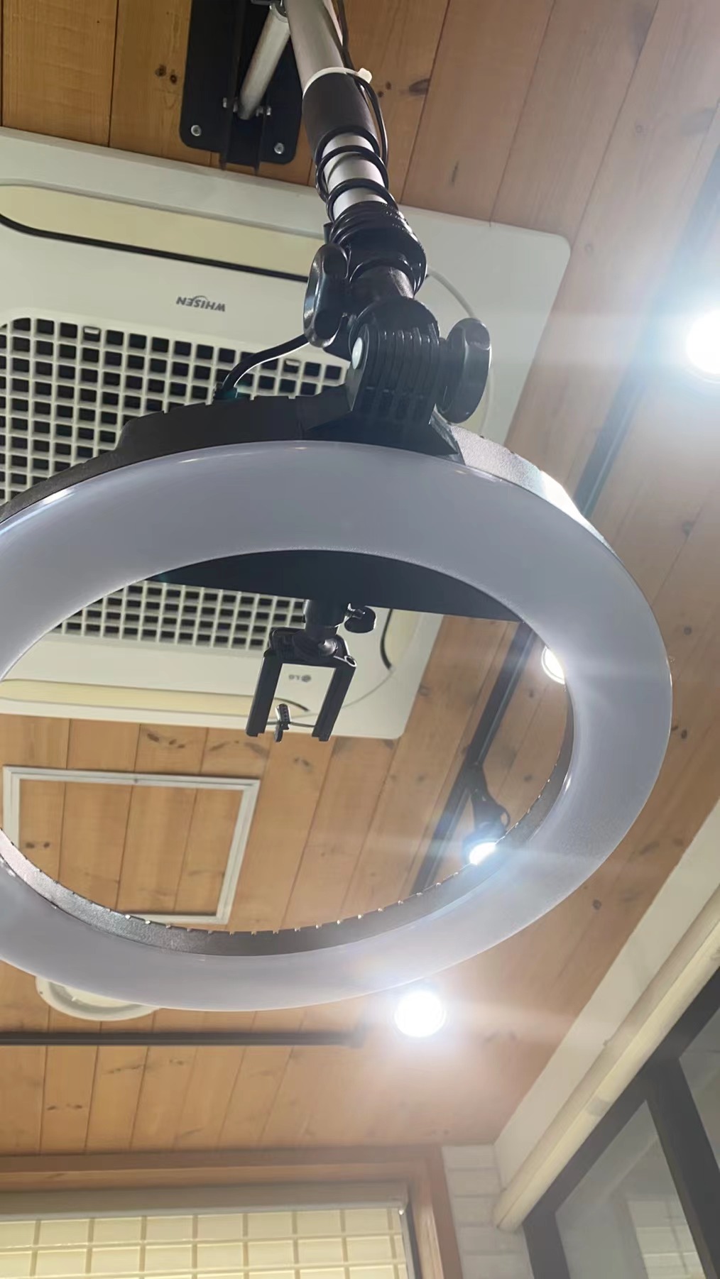 Ring Light 18 Inch Studio - ขาตั้งไฟติดผนัง Fausto สำหรับถ่ายภาพ ไฟวงแหวน 18 นิ้ว